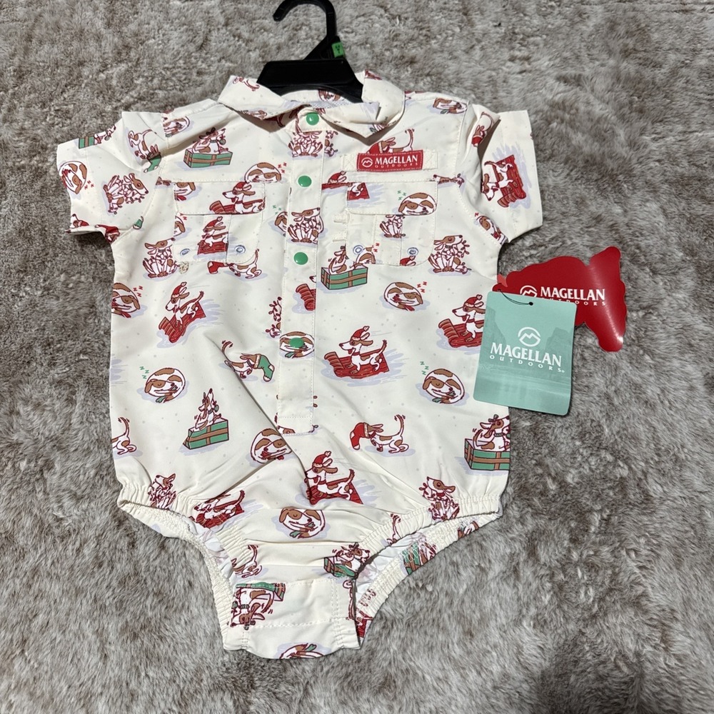 Magellan  Boys 6/9 Months Vented One Pc Snap Close Holiday Pup White